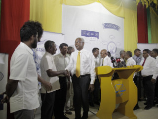 Joint Opposition candidate Solih meets with Alifushi businessmen