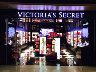 ވިކްޓޯރިއާސް ސީކްރެޓްގެ 20 ފިހާރަ މި އަހަރު ބަންދުކުރަނީ!