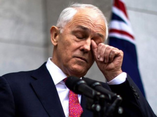 ޕާޓީގެ އެތެރޭގެ ކޯޅުމެއްގައި އޮސްޓްރޭލިއާގެ ބޮޑުވަޒީރު މަގާމުން ދުރުވެއްޖެ