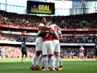 އާސެނަލްގެ ކުޅުންތެރިން ލަނޑު ޖެހުމަށްފަހު އުފާފާޅުކުރަނީ