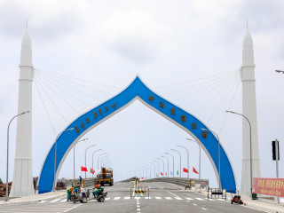 އެއީ އަދީބުގެ ވެސް ބްރިޖެއް ނޫން!