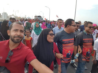 ޕީޕީއެމް މެމްބަރުންނާއެކު ނައިމައްތަ ވެސް ބްރިޖު މަތީ، ހަގީގަތަކީ ކޮބައި؟