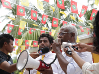 އަޑުގަދަ ކުރާއެއް ހިފައިގެން އިބޫ ވާހަކަފުޅު ދައްވަނީ