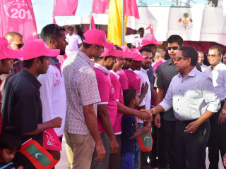 President Abdulla Yameen greeted by supporters of the ruling party in Thoddoo island on September 3rd
