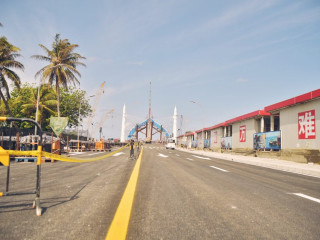The Malé Ring Road Development Project closed of large sections of the road to have it connect to the Sinamalé Bridge