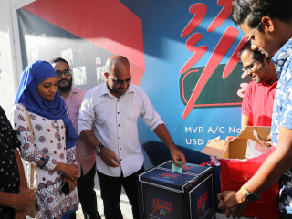 ވީޓީވީގެ ޑިރެކްޓަރ ޖެނެރަލް އިމާދު ލަތީފް އަބުރުފުޅު ފަންޑަށް އެހީވަނީ