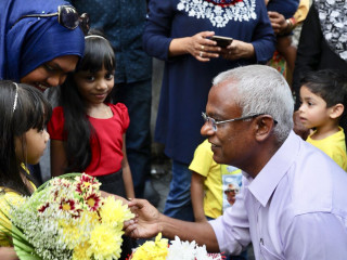 އިބޫއަށް މާފަންނު މެދު ދާއިރާގެ ކުޑަކުއްޖަކު މާބޮނޑިއެއް ދެނީ