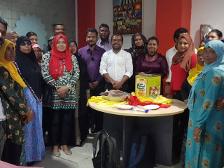 މުލަކު އަންހެންވެރިން ރާއްޖެ ޓީވީގެ އަބުރުފުޅު ފަންޑަށް އެހީވުމަށްފަހު ރާއްޖެޓީވީގެ މުއައްޒަފުންނާއެކު