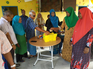 ފިޔޯރީގައި ހުޅުވި އަބުރުފުޅު ފަންޑަށް އެރަށު ރައްޔިތުން އެހީވަނީ