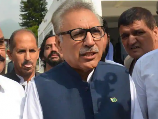 ޕާކިސްތާނުގެ ރައީސްކަމަށް އިންތިޚާބުވި އާރިފް އަކީ ބޮޑުވަޒީރު އިމްރާންގެ ގާތް ރަހްމަތްތެރިއެއް