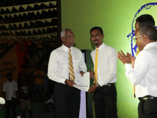 A number of ruling coalition supporters signed to MDP at a gathering held in Velidhoo island of Noonu atoll on Monday night