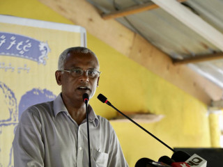 ކުޑަފަރި ރައްޔިތުންނާއި މުހާތަބުކުރައްވާ އިބޫ ވާހަކަފުޅުދައްކަވަނީ