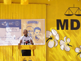 އިބްރާހިމް މުހައްމަދު ސޯލިހް ކޮމަންޑޫޫގައި ބޭއްވި ބައްދަލުވުމުގައި ވާހަކަފުޅުދައްކަވަނީ