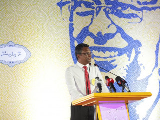 ޖުމްހޫރީ ޕާޓީގެ ލީޑަރުގެ އެޑްވައިޒަރ އާދަމް އާޒިމް ކުޑަހުވަދޫގައި ބޭއްވި ޖަލްސާގައި ވާހަކަ ދައްކަވަނީ
