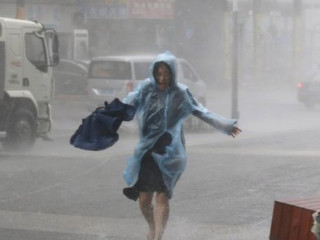 ެ. ޗައިނާގެ ގުއަންޑޮން ޕްރޮވިންސަށް ތޫފާން އެރުމުން މިހާތަނަށް ދެ މީހުން ވަނީ މަރުވެފައި