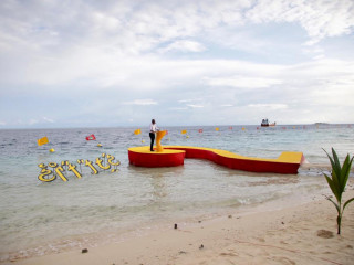 ފީއަލީ މޫދުގައި ހަދާފައިވާ ސްޓޭޖް