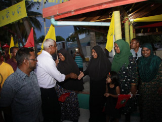 ފ. ދަރަނބޫދޫ ގެ ސަޕޯޓަރުންނާއި އިބޫ ސަލާމް ކުރައްވަނީ