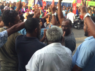 ޕީޕީއެމްގެ އެކްޓިވިސްޓަކާއި މަސްވެރިޔަކާ މެދު ބަހުގެ ހަމަލާތަކެއް: ބަހުގެ ހަމަލާތަކެއް ރައްދުކޮށް، މާރާމާރީއަށް މަގުފަހި ނުވީ ކިރިޔާ-- ފޮޓޯ/ ޙުސައިން ޙަސަން