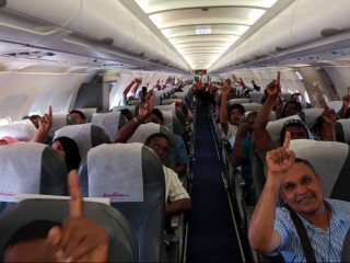 އަސްލު ސައިޒު ދައްކާލުމަށް، އައްޑޫއިން މާލެއަށް މީހުން މޯލްޑިވިއަންގެ ފްލައިޓެއްގައި