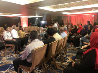 ތައުލީމީ ދާއިރާގެ ބޭފުޅުންނާއި ހޮޓެލް ޖެންގައި އިބޫ އާއި ފައިސަލް ބައްދަލުކުރައްވަނީ