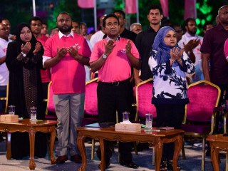 In the front row, (L-R): Running mate Shaheem, President Yameen, First Lady Fathimath