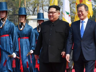 ދެކުނު ކޮރެއާގެ ރައީސް މޫން ޖެއި އިން އާއި އުތުރު ކޮރެއާގެ ލީޑަރު ކިމް ޖޮން އުންއާ ދެބޭފުޅުން ވަނީ މި ހަފްތާގައި ބައްދަލުކުރައްވާފައި