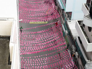 މާލޭގެ މަގެއްގައި ކެމްޕެއިން ދިދަތަކެއް ދަމާފައި (ފައިލް ފޮޓޯ)