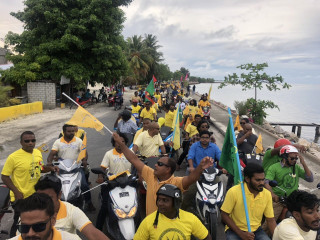 Addu residents join the vehicle ride held by the Joint Opposition
