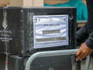 ރިޔާސީ އިންތިހާބުގައި ބޭނުންކުރާ ބައެއް ލިޔެކިޔުންތަކާއި ސާމާނު ގެންދަނީ
