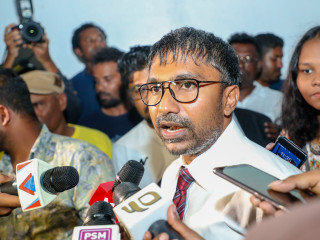 މިނިވަން ކުރުމުން ކްރިމިނަލް ކޯޓުގެ ބޭރުގައި މީޑިއާ އަށް މައުލޫމާތު ދެއްވަނީ