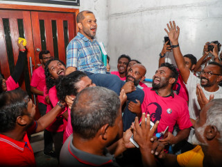 ރައީސް މައުމޫންގެ ދަރިކަނބަލުން ޔުމްނާގެ ފިރިކަލުން ނަދީމް މިނިވަންކުރުމުން އުފާފާޅުކުރަނީ