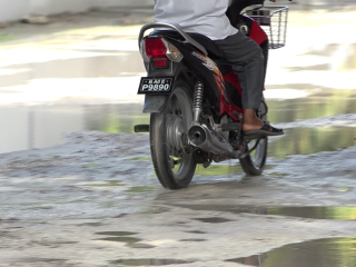 ފުވައްމުލަކު މަގަށް ހައްލެއް ނުލިބި އިތުރު ފަސް އަހަރު، ރައްޔިތުން އެދެމުންދަނީ އެކަމަށް ހައްލެއް!