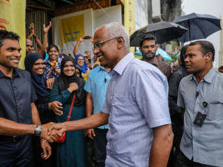 ކަސްޓަމްސްގެ މުވައްޒަފުން އިބޫ އާއި ފައިސަލަށް މަރުޚަބާ ކިޔުމަށް ހާއްސަ ހަފުލާއެއް!
