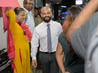 ކަފާލާތުގެ ދަށުން ފާރިސް އިއްޔެ ދޫކޮށްލުމުން ގިނަ ބަޔަކު މަރުހަބާ ކިޔަނީ