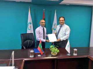 ޑައިރެކްޓަރ ޖެނެރަލް އޮފް ޓްރާންސިޝަން ކަމުގެ މަގާމުގެ ލިޔުން ސީއެސްސީގެ ފަރާތުން އަހްމަދު ލަތީފްއާ ހަވާލުކޮށްދެއްވަނީ