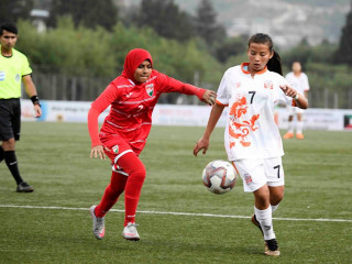 ބޫޓާނާއި ދެކޮޅަށް ކުޅުނު މެޗުގެ ތެރެއިން