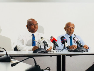ސަރުކާރު ބަދަލުކުރުމުގައި އިސްކޮށް އުޅުއްވާ ރައްޔިތުންގެ މަޖިލީހުގެ ކުރީގެ ރައީސް އަބްދުﷲ ޝާހިދާއި ޑައިރެކްޓަރ ޖެނަރަލް އޮފް ޓްރާންސިޝަން އަހުމަދު ލަތީފް