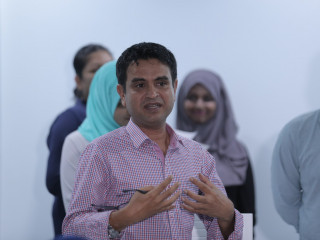 ރާއްޖެ ތީވީގެ އެމްޑީ އަހުމަދު ސަލީމް ރޭގެ ހަފްލާގައި ވާހަކަ ދައްކަވަނީ