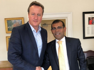 ރައީސް ނަޝީދު އިނގިރޭސިވިލާތުގެ ކުރީގެ ބޮޑުވަޒީރު ޑޭވިޑް ކެމަރަންއާއިއެކު