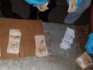 ހޯރަފުށިން ޑޮކްޓަރެއްގެ ފައިސާތަކެއް ވަގަށް ނެގި މައްސަލައިގާ ސިއްހީ މަރުކަޒުގެ ވެރިއަކު ހައްޔަރުކޮށްފި