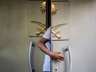 ތުހުމަތު ކުރެވުނީއްސުރެ ބައެއް އޮފިޝަލުން އިމާރާތުން ނުނިކުންނަވާ