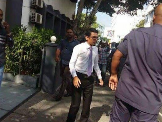 މެޖިސްޓްރޭޓް އަހުމަދު ނިހާނު ކޯޓުން ނުކުމެވަޑައިގަންނަވަނީ