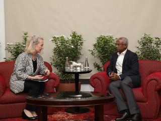 އިންތިޚާބީ ރައީސް ސޯލިހް އާއި އެމްބެސެޑަރ އެލިސް ވެލްސް ބައްދަލު ކުރައްވަނީ