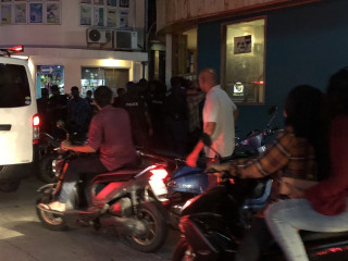 މާރާމާރީ އެއް ހިންގަން އުޅުނު ކަމަށް ޝައްކު ކުރެވިގެން ބަޔަކު ހައްޔަރުކުރުމަށް ފުލުހުން ހަރަކާތްތެރި ވަނީ