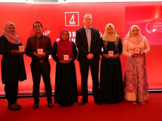 ދިގު މުއްދަތަށް ޚިދުމަތް ކޮށްދީފައިވާ މުވައްޒަފުންގެ އަގުވަޒަންކޮށް ބީއެމްއެލް އިން އެވޯޑް ދީފި