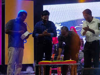 މި ހަރަކާތުގައި ޚާއްޞަ ކޭކެއް ފަޅުއްވައިދެއްވަނީ