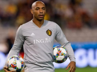 އާސެނަލްގެ ކުރީގެ ސްޓްރައިކަރ ތިއެރީ އޮންރީ މޮނާކޯގެ ހެޑް ކޯޗަކަށް