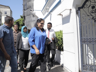 ރައީސް އޮފީހުގެ ކުރީގެ ލީގަލް އެފެއާޒް މިނިސްޓަރ އައިޝަތު އާޒިމާ ޝަކޫރު ސުޕްރީމް ކޯޓަށް ވަންނަވަނީ: -އޭނާގެ މައްޗަށް ދެ ދައުވާއެއް ކޮށްފައިވޭ