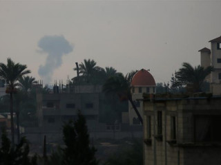 ގައްޒާއަށް ދިން ހަމަލާއެއްގައި ހަލާކުވި އިމާރާތަކުން ދުން އަރަނީ