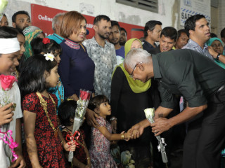 ގަލޮޅުގެ ރައްޔިތުންނާއި އިންތިޚާބީ ރައީސް އިބްރާހީމް މުހައްމަދު ސާލިހް ސަލާމް ކުރައްވަނީ